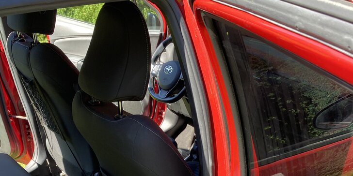 Mobilní prémiové čištění osobního automobilu: tepování, dezinfekce i impregnace plastů a kožených částí