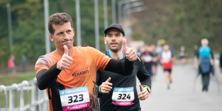 Startovné na závodní běhy v Luhačovicích: desítka, štafeta i půlmaraton