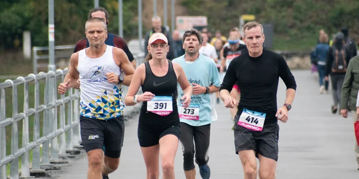 Startovné na závodní běhy v Luhačovicích: desítka, štafeta i půlmaraton