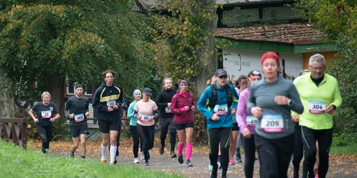 Startovné na závodní běhy v Luhačovicích: desítka, štafeta i půlmaraton