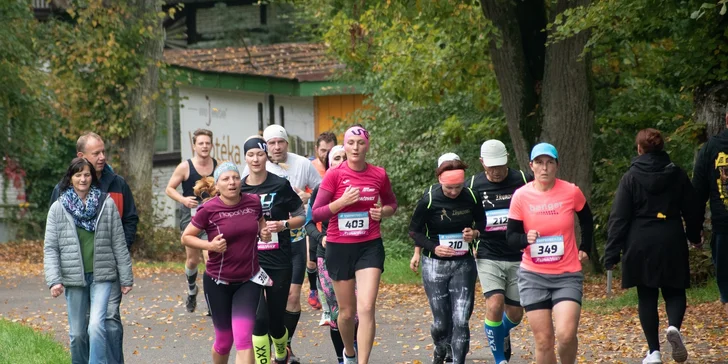 Startovné na závodní běhy v Luhačovicích: desítka, štafeta i půlmaraton