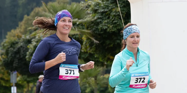 Startovné na závodní běhy v Luhačovicích: desítka, štafeta i půlmaraton
