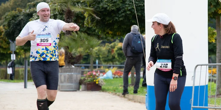Startovné na závodní běhy v Luhačovicích: desítka, štafeta i půlmaraton
