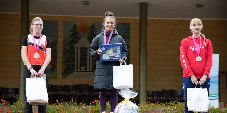 Startovné na závodní běhy v Luhačovicích: desítka, štafeta i půlmaraton
