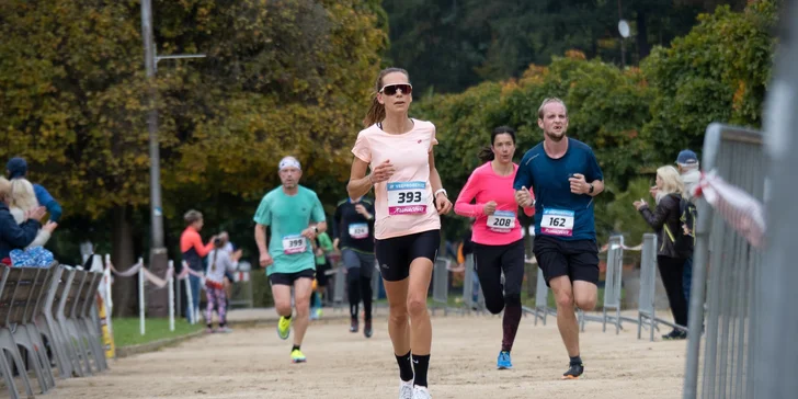 Startovné na závodní běhy v Luhačovicích: desítka, štafeta i půlmaraton