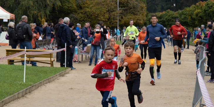 Startovné na závodní běhy v Luhačovicích: desítka, štafeta i půlmaraton