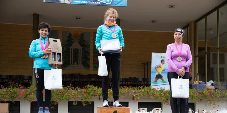 Startovné na závodní běhy v Luhačovicích: desítka, štafeta i půlmaraton