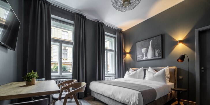 Pobyt v novém designovém hotelu v Karlíně: snídaně do postele i privátní wellness