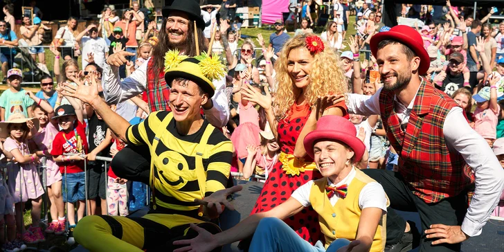 Vstupenka na rodinný festival Bezva Fest: hudba, youtubeři a atrakce v ceně