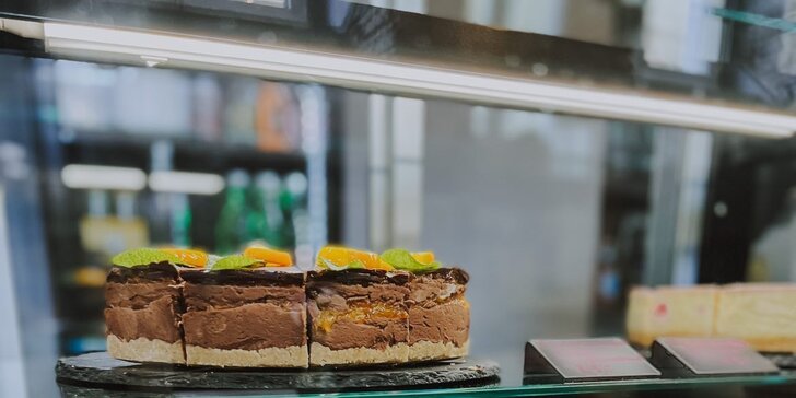 Cheesecake dle denní nabídky a káva dle výběru pro 1 či 2 osoby v kavárně na Vinohradech