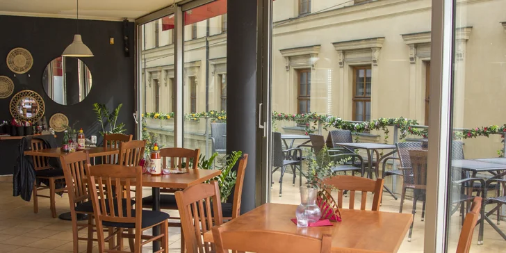 Pestré sety 30–107 ks sushi, smažených závitků a kimchi i s vínem
