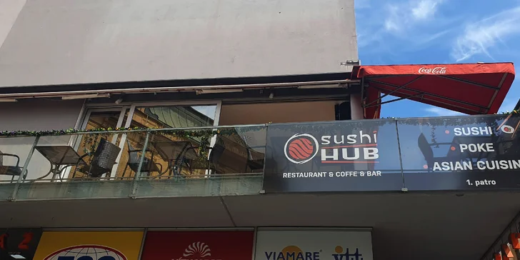 Pestré sety 30–107 ks sushi, smažených závitků a kimchi i s vínem
