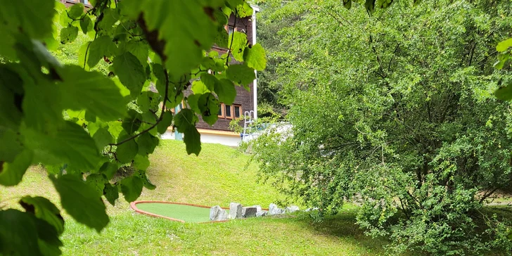 Vstup na 18jamkový adventure minigolf pro děti, dospělé i celou rodinu