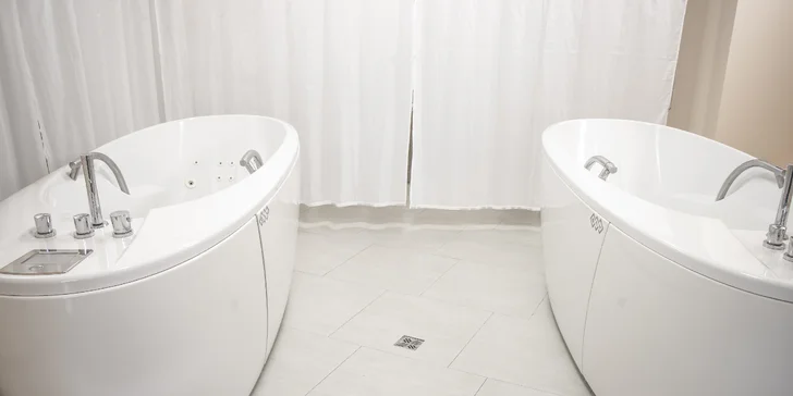 Odpočinek v Karlových Varech: lázeňský hotel s polopenzí, procedurami a saunou