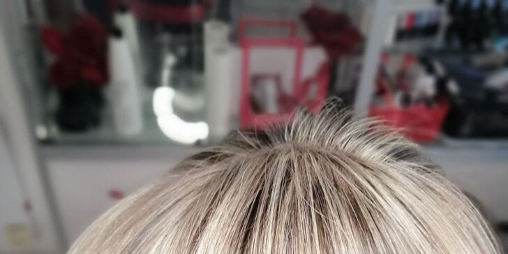 Luxusní dámský účes i s melírem či barvením na Vinohradech: dokonalá péče o vlasy libovolné délky