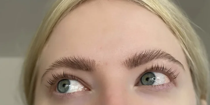 Laminace obočí a lash lifting řas včetně barvení a výživy v centru Prahy
