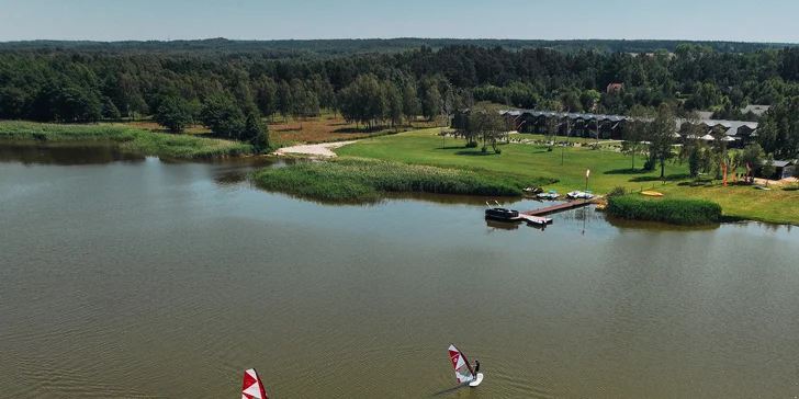 Pobyt na břehu jezera Sarbsko u Baltu: snídaně, wellness i půjčení paddleboardů a šlapadel nebo surfování