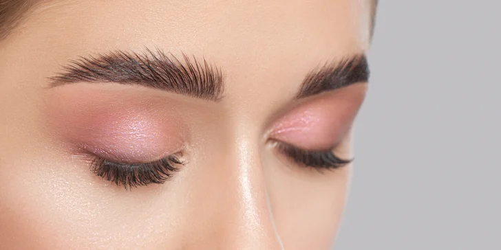 Svůdný pohled: laminace obočí, lash lifting i prodlužování řas metodou 1D-5D