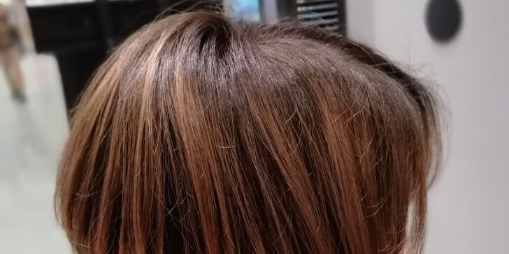 Dámský účes i s melírem či barvením: dokonalá péče o vlasy libovolné délky