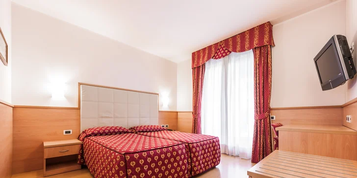 Dovolená u Lago di Garda: 3* hotel u jezera se snídaní, v létě venkovní bazén