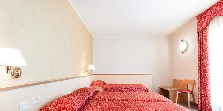 Dovolená u Lago di Garda: 3* hotel u jezera se snídaní, v létě venkovní bazén