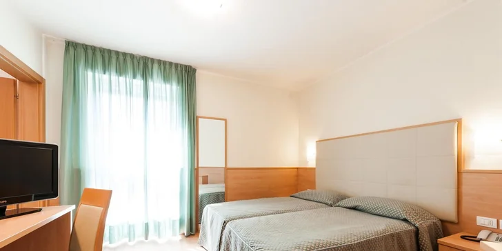 Dovolená u Lago di Garda: 3* hotel u jezera se snídaní, v létě venkovní bazén