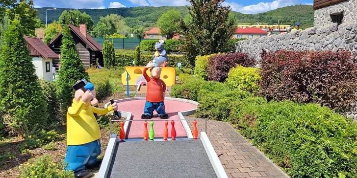Minigolf v pohádkovém světě: vstupné pro dvojice i rodinu
