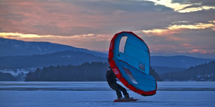 Vyzkoušejte wing-surfing: individuální 2hod. kurz vč. zapůjčení vybavení