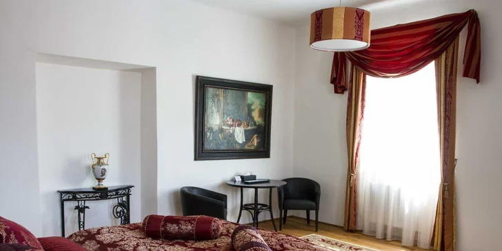 Romantika na zámečku: snídaně nebo pobyt s večeří, láhví sektu i vstupem do sauny a vířivky