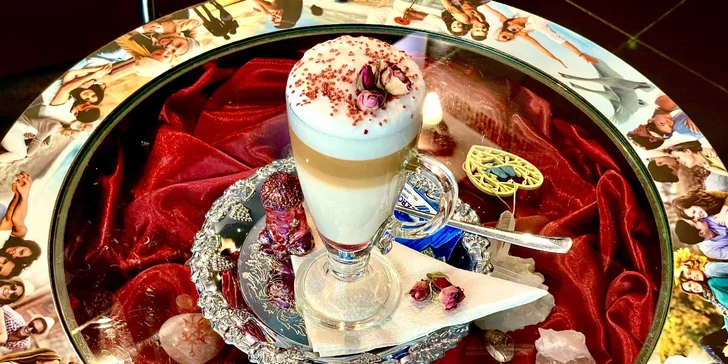 Latte s příchutí i káva z džezvy, originální limonáda nebo čaj s bylinkami a kořením: 1-2 os.