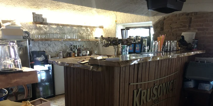 Burger dle výběru i hovězí tatarák v Krušovické restauraci pro 1 i 2 osoby