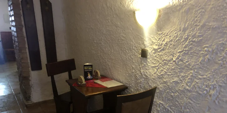 Burger dle výběru i hovězí tatarák v Krušovické restauraci pro 1 i 2 osoby
