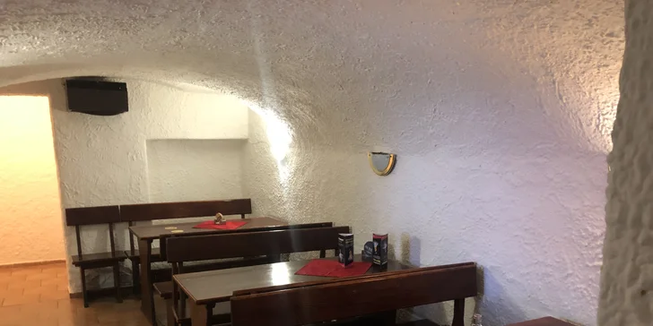Burger dle výběru i hovězí tatarák v Krušovické restauraci pro 1 i 2 osoby