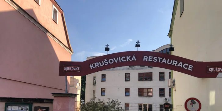 Burger dle výběru i hovězí tatarák v Krušovické restauraci pro 1 i 2 osoby