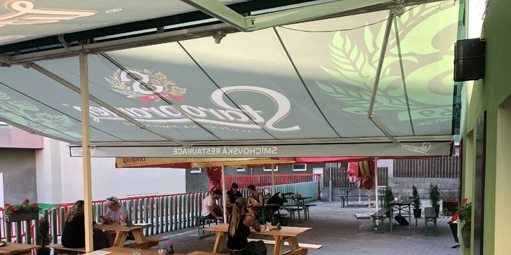 Burger dle výběru i hovězí tatarák v Krušovické restauraci pro 1 i 2 osoby