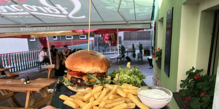 Otevřený voucher do Krušovické restaurace v Děčíně: 500–1500 Kč na jídlo i nápoje
