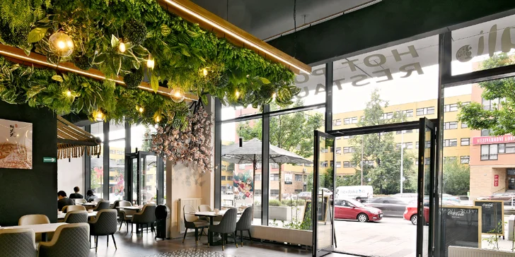 Uvařte si sami: masový talíř nebo mořské plody v autentické hotpot restauraci Nali