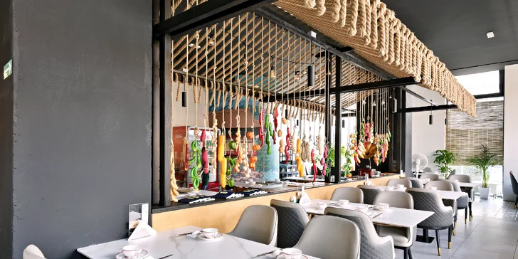 Uvařte si sami: masový talíř nebo mořské plody v autentické hotpot restauraci Nali