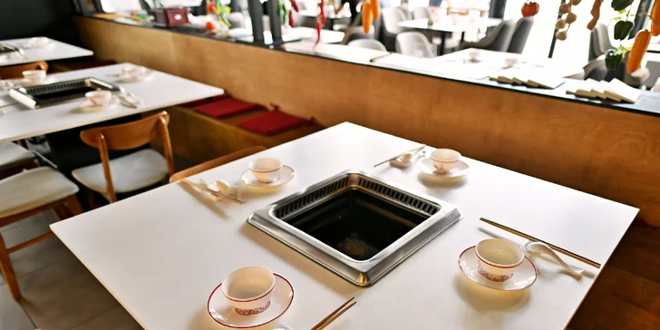 Uvařte si sami: masový talíř nebo mořské plody v autentické hotpot restauraci Nali