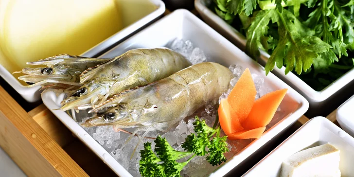 Uvařte si sami: masový talíř nebo mořské plody v autentické hotpot restauraci Nali