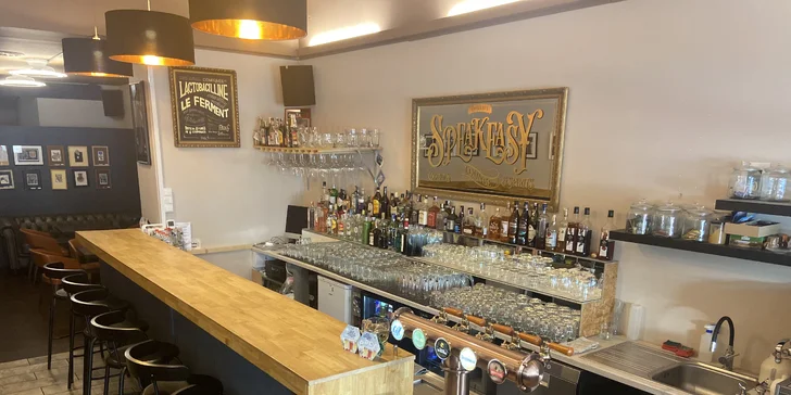 Otevřené vouchery na 250 i 500 Kč do plzeňského Le Consulat: pizza, poke bowly i drinky s tapas