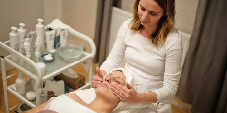 Základní či relaxační ošetření pleti, chemický peeling i masáž obličeje dle výběru