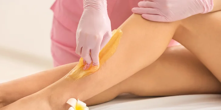 Depilace cukrovou pastou, nebo voskem: lýtka, celé nohy, podpaží, paže i intimní partie