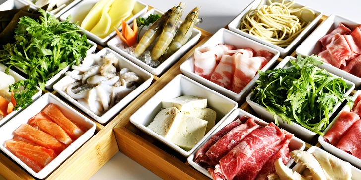 Uvařte si sami: masový talíř nebo mořské plody v autentické hotpot restauraci Nali