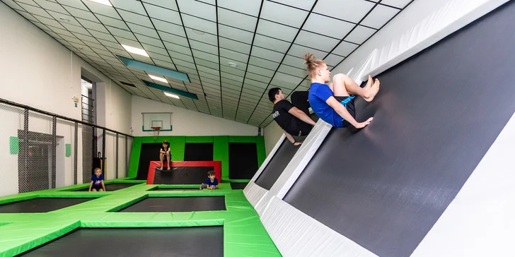 Trampolínový ráj se spoustou atrakcí: 1, 2 nebo 3 hodiny pro malé i velké