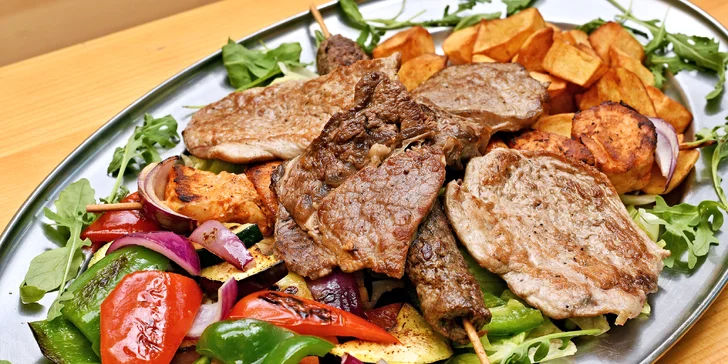 Mix grill: 400 nebo 800 g hovězího, vepřového, kuřecího a jehněčího