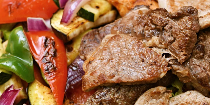 Mix grill: 400 nebo 800 g hovězího, vepřového, kuřecího a jehněčího