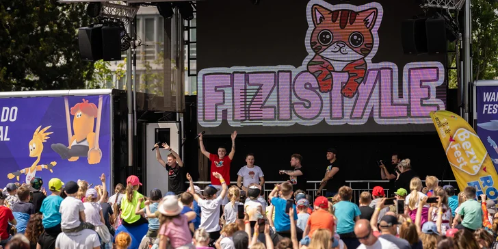 Vstupenka na rodinný festival Bezva Fest: hudba, youtubeři a atrakce v ceně