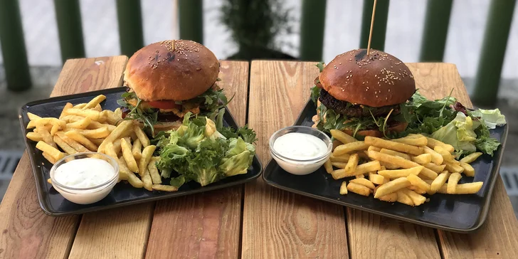 Burger dle výběru i hovězí tatarák v Krušovické restauraci pro 1 i 2 osoby