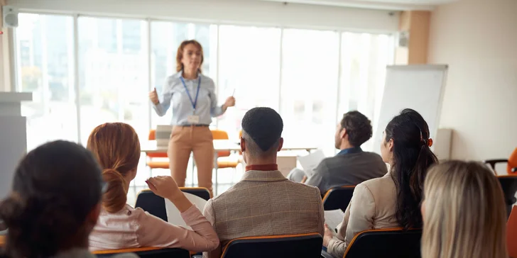Zbavte se trémy: individuální komunikační workshop pro 1 i 2 osoby či měsíční kurz